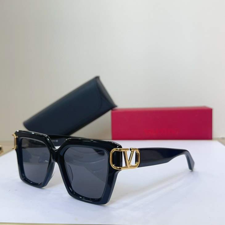 Picture of Valentino Sunglasses _SKUfw64172712fw